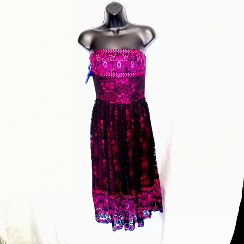 Vintage BETSEY JOHNSON Strapless Pink Embroidered Black Lace Fit & Flare…